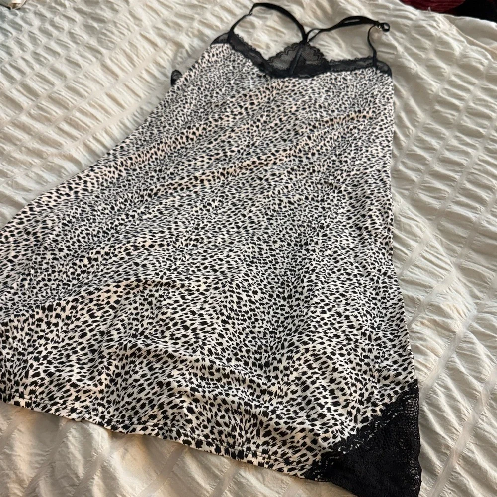 ** Victoria’s Secret ** Modal Leopard lace slip - Medium - NWT - Picture 5 of 10